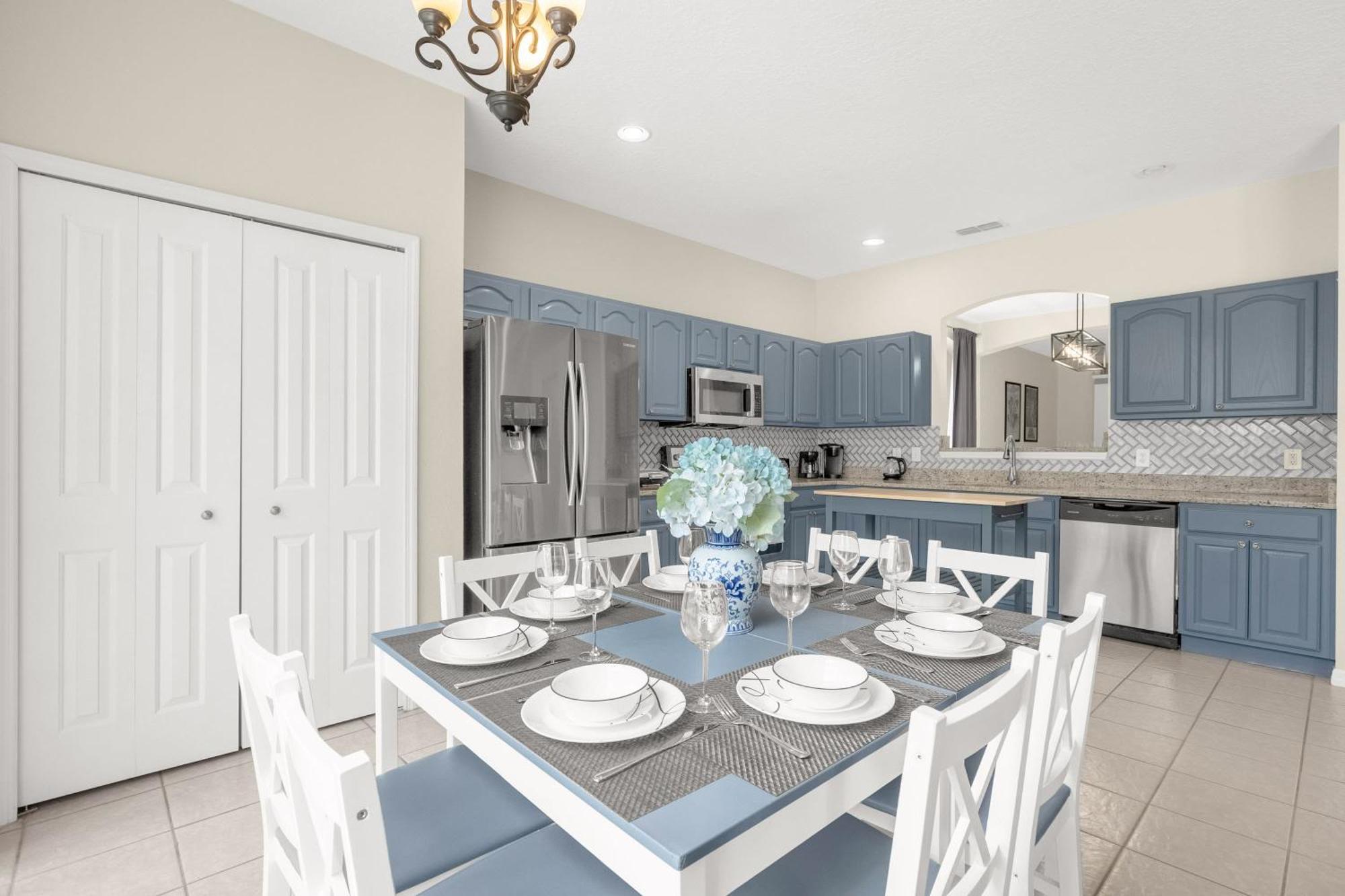 Large Spacious Home W Private Pool & Hot Tub Davenport Exterior photo